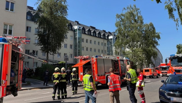 Der Großeinsatz lockte zahlreiche Schaulustige an.