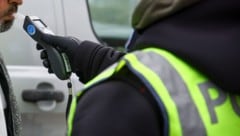 Wer sich bei einer Polizeikontrolle weigert, einen Alkoholtest zu machen, muss mit der ...