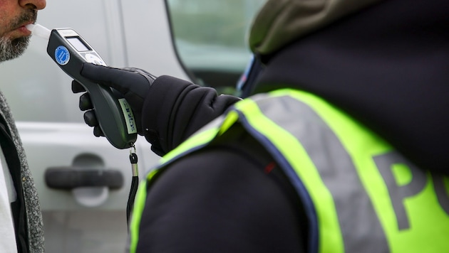 Wer sich bei einer Polizeikontrolle weigert, einen Alkoholtest zu machen, muss mit der ...