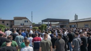 Zahlreiche Menschen kamen am Freitag zum Verein der Bosniaken in Graz, um Hanna zu ...