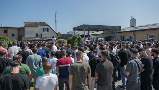 Zahlreiche Menschen kamen am Freitag zum Verein der Bosniaken in Graz, um Hanna zu ...