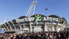 Die Merkur Arena platzt aus allen Nähten.