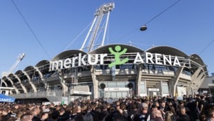 Die Merkur Arena platzt aus allen Nähten.