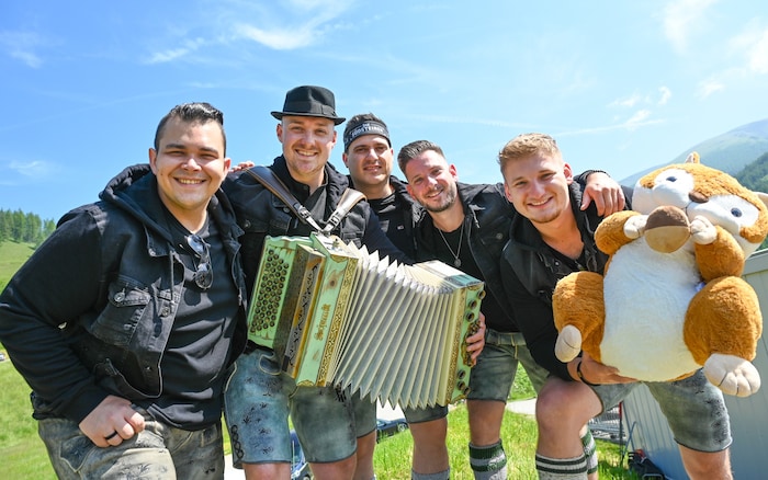 Die Südsteirer begeistern mit neuem Song „Oachkatzlschwoaf“