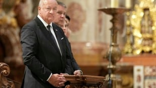 Bundeskanzler Christian Stocker (ÖVP), Vizekanzler Andreas Babler (SPÖ) und Außenministerin ...