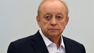 Alfons Schuhbeck muss vermutlich bis Mitte September nicht zurück in Haft. Grund für ...