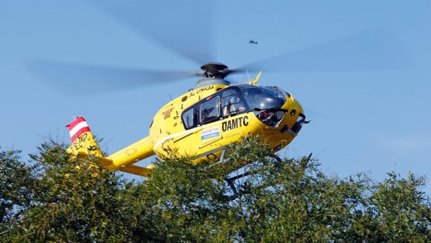 Die Crew des Notarzthubschraubers brachte einen der Verletzten ins Dornbirner Stadtspital.