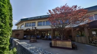 Der Außenbereich in der Zentrale in Schlitters wurde komplett neu gestaltet.