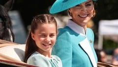 Prinzessin Charlotte und Prinzessin Kate trugen bei der diesjährigen „Trooping The ...