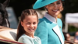 Prinzessin Charlotte und Prinzessin Kate trugen bei der diesjährigen „Trooping The ...