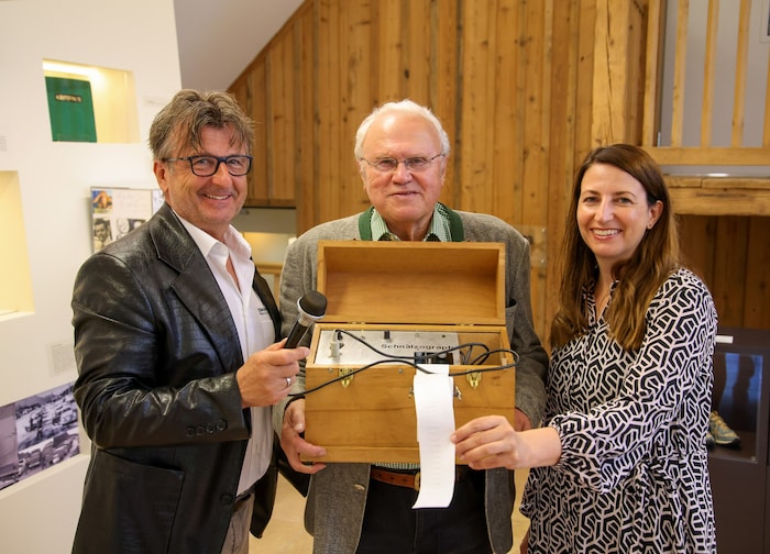 Bernhard Robotka, Georg Brötzner und Angela Gierlinger in der Bachschmiede.