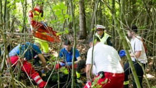 Bei der Bergung des jungen Mannes hatten die Rettungskräfte alle Hände voll zu tun.