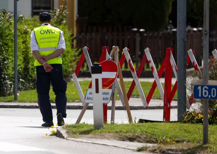 Die Abfahrtssperren von der A10 sind noch bis Anfang September in Kraft.