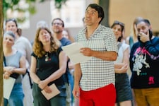 Martin Niederbrunner spielte „Kri“ von Stefan Wipplinger am Grazer Ortweinplatz