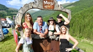 Das Leben feiern will die große, gemütliche Musi-Familie seit Jahren – und diese Feier haben ...