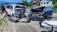 Die beiden Fahrzeuge wurden schwer beschädigt.