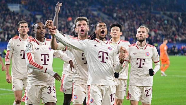Mathys Tel (2.v.l.) wird wohl fest von Tottenham verpflichtet.