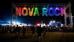 Auch in nächtlichen Stunden bietet das Nova Rock ein buntes Programm: 2026 darf man sich auf ...
