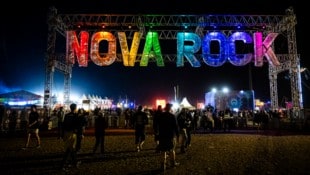 Auch in nächtlichen Stunden bietet das Nova Rock ein buntes Programm: 2026 darf man sich auf ...