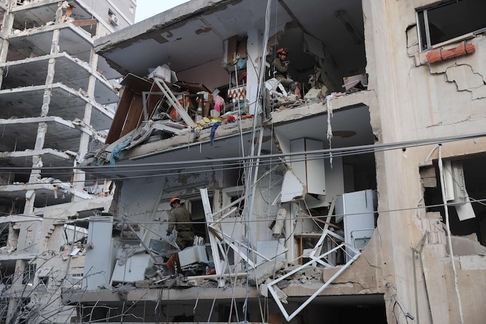 Mullahs schießt Dutzende Raketen auf Israel