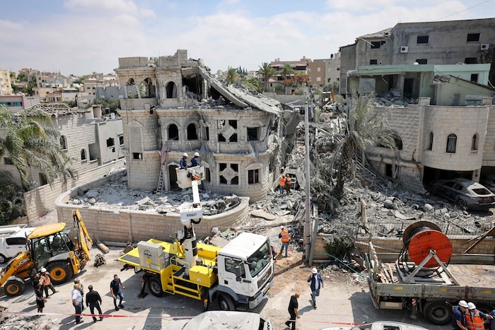 Bomben auf ein Wohnhaus in Israel