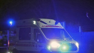 Gleich mehrmals mussten Retter und Polizei ausrücken (Symbolbild)