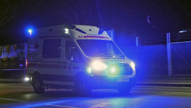Gleich mehrmals mussten Retter und Polizei ausrücken (Symbolbild)