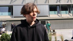 Schulsprecher Ennio Resnik am Tag nach dem Amoklauf bei der Helmut-List-Halle