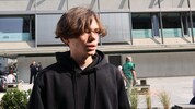 Schulsprecher Ennio Resnik am Tag nach dem Amoklauf bei der Helmut-List-Halle