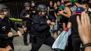 Zusammenstöße zwischen Demonstranten und Polizei gab es auch in Los Angeles.