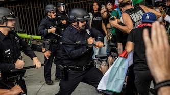 Zusammenstöße zwischen Demonstranten und Polizei gab es auch in Los Angeles.