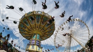 Beim Spielen auf einem Jahrmarkt in Spanien ist ein zweijähriges Mädchen durch einen Stormschlag ...