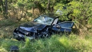 Nach einem Frontalzusammenstoß verstarb eine Person noch an der Unfallstelle.