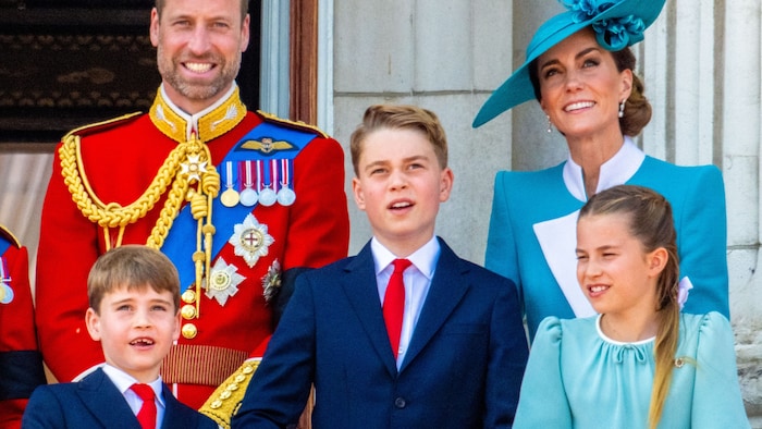 Strahlende Royal-Familie! Nach der Trooping the Colour Parade posieren Prinz William und ...
