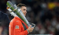 Vor Kurzem stemmte er noch die Nations-League-Trophäe, bald übernachtet er in Saalfelden