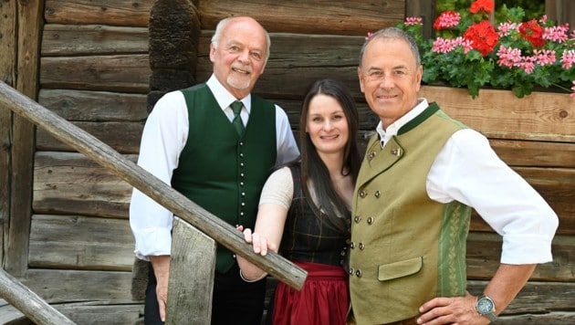 Heimo Schinnerl, Obmann der ARGE Volkskultur, Eva Mion von der Landeskulturabteilung und ...