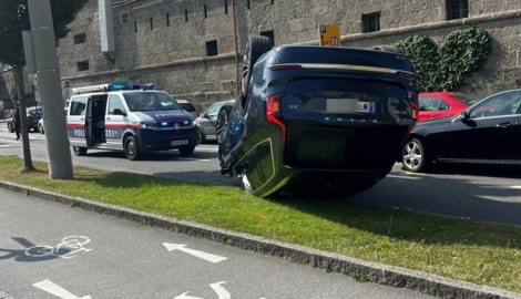 Der gewichtige Volvo landete am Sonntag am Dach.