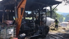 Auch dieses Auto brannte völlig aus.