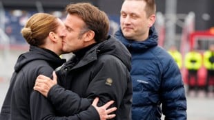Macron wurde in Grönland von Dänemarks Premierministerin Mette Frederiksen und ...