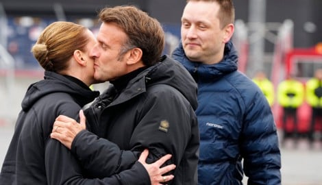 Macron wurde in Grönland von Dänemarks Premierministerin Mette Frederiksen und ...