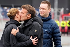 Macron wurde in Grönland von Dänemarks Premierministerin Mette Frederiksen und ...