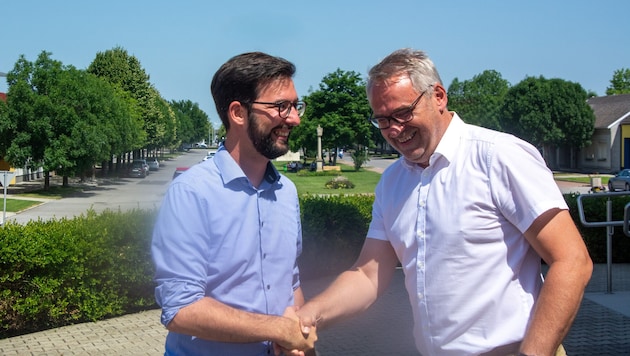 Gratulation vom Vizebürgermeister Andreas Sattler (re.) an den neuen im Gemeindesattel