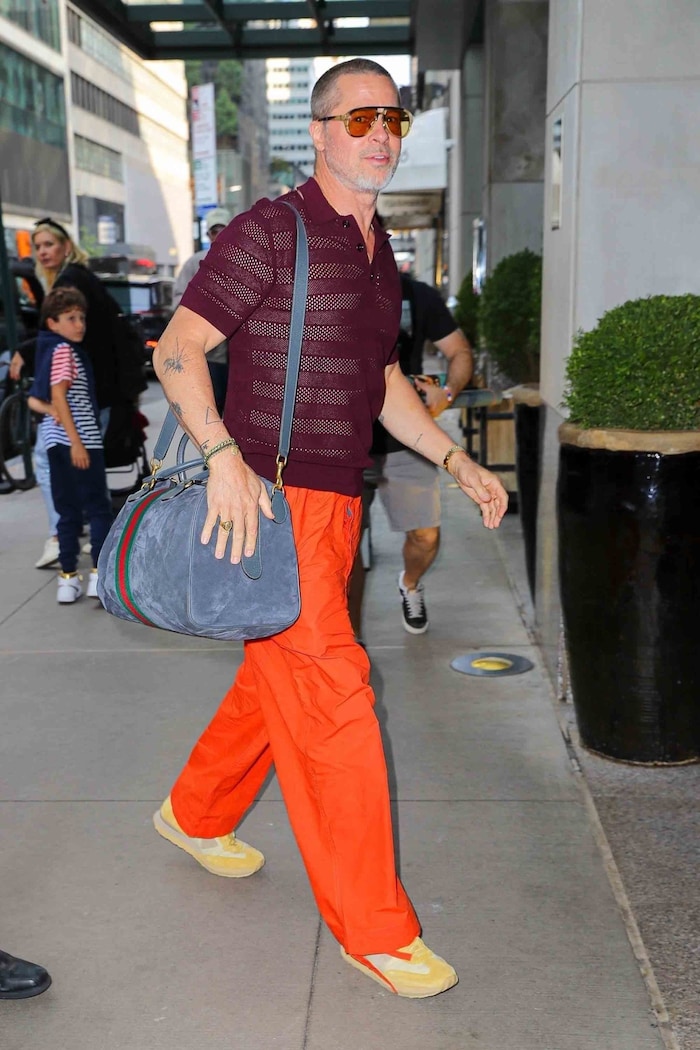 Brad Pitt ließ seine Muckis unter seinem Netzshirt durchblitzen.