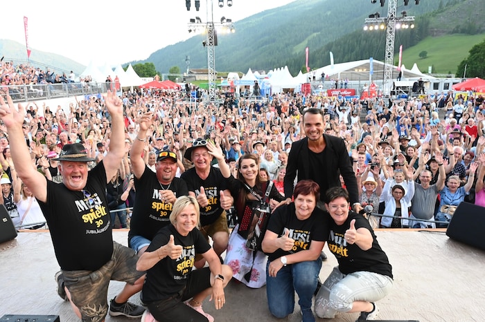 Die Musi-Fans mit Vorprogramm ModeratorDaniel Düsenflitz.