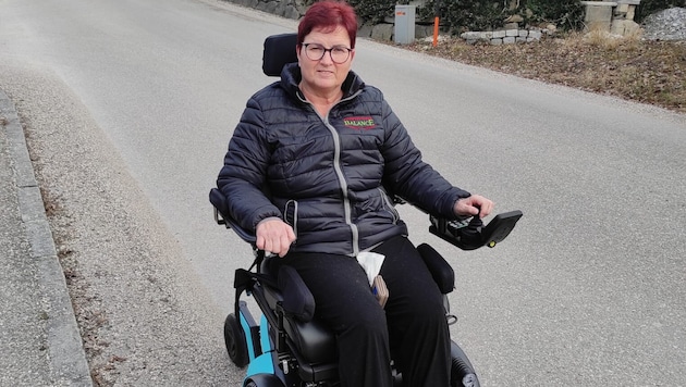 Die 59-Jährige ist immer auf einen Rollstuhl angewiesen.