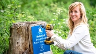 Unsere Waldhüterinnen ersuchen die Welt zwischen Stamm, Blatt und Nadeln jetzt in sich ruhen zu ...