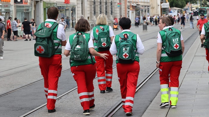 Mitarbeiter des Kriseninterventionsteams bei der Trauerfeier am Sonntag in Graz