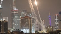 Das iranische Militär hat unter anderem Tel Aviv mit Raketen und Drohnen angegriffen.