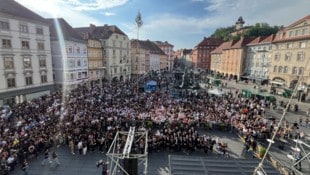 Tausende Menschen versammelten sich am Grazer Hauptplatz.