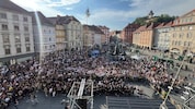 Tausende Menschen versammelten sich am Grazer Hauptplatz.